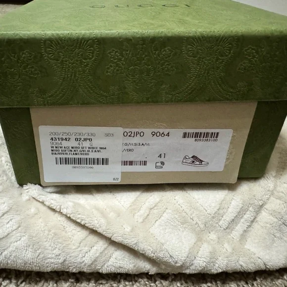 Gucci BEE Athletic Shoes - Picture 5 of 14